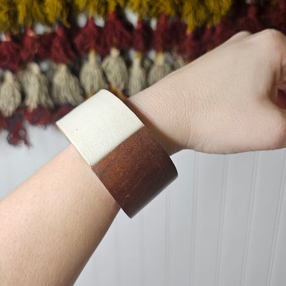 Raven + Lily Neha Wooden Cuff Bracelet Leather Accent Boho Hippie Eggshell 1 - Picture 1 of 9
